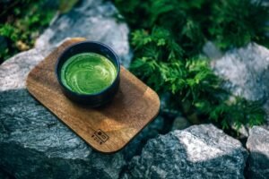 Lire la suite à propos de l’article Les Bienfaits du Thé Vert : Une Boisson Naturelle Aux Vertus Inestimables