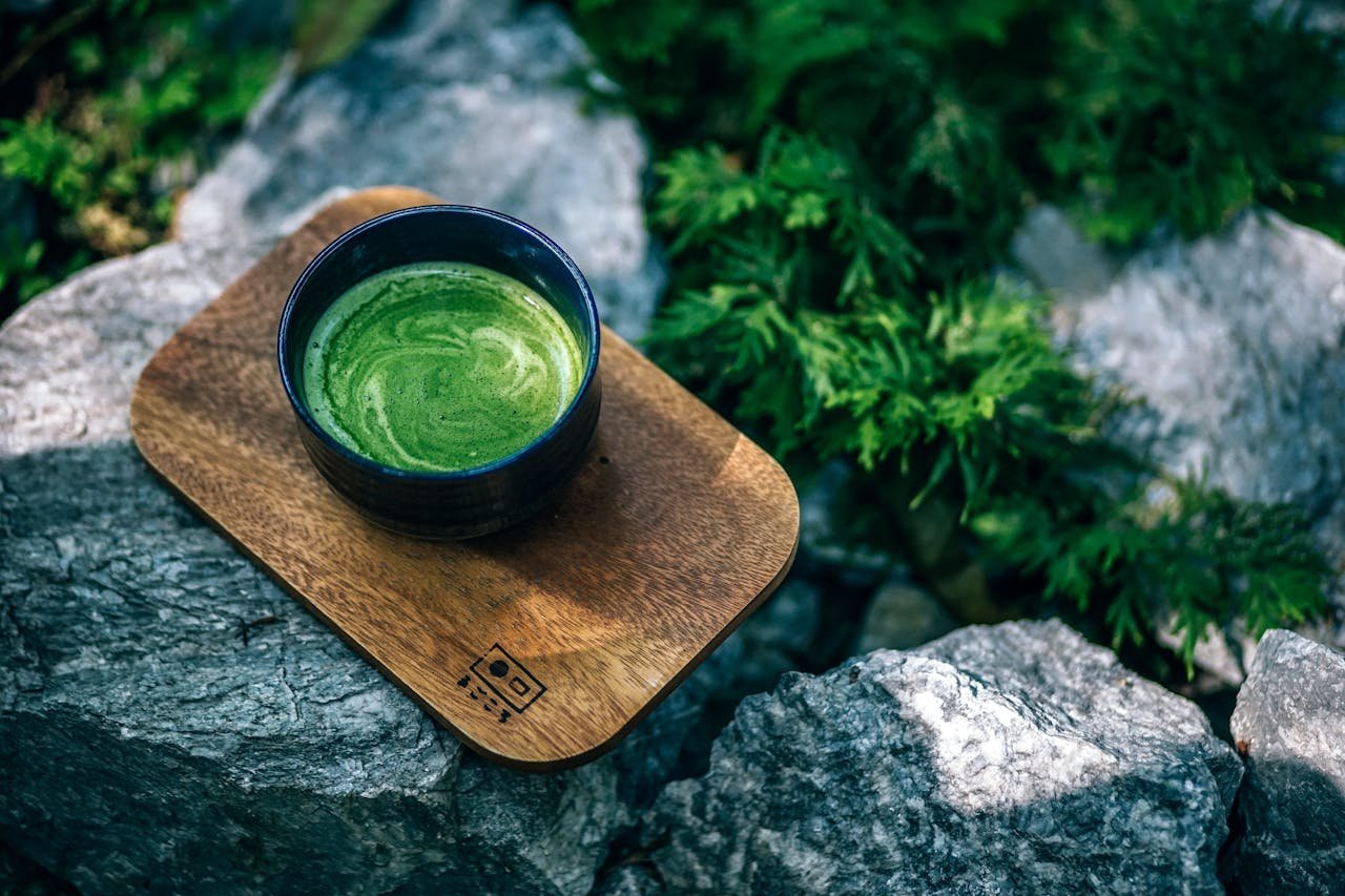 You are currently viewing Les Bienfaits du Thé Vert : Une Boisson Naturelle Aux Vertus Inestimables