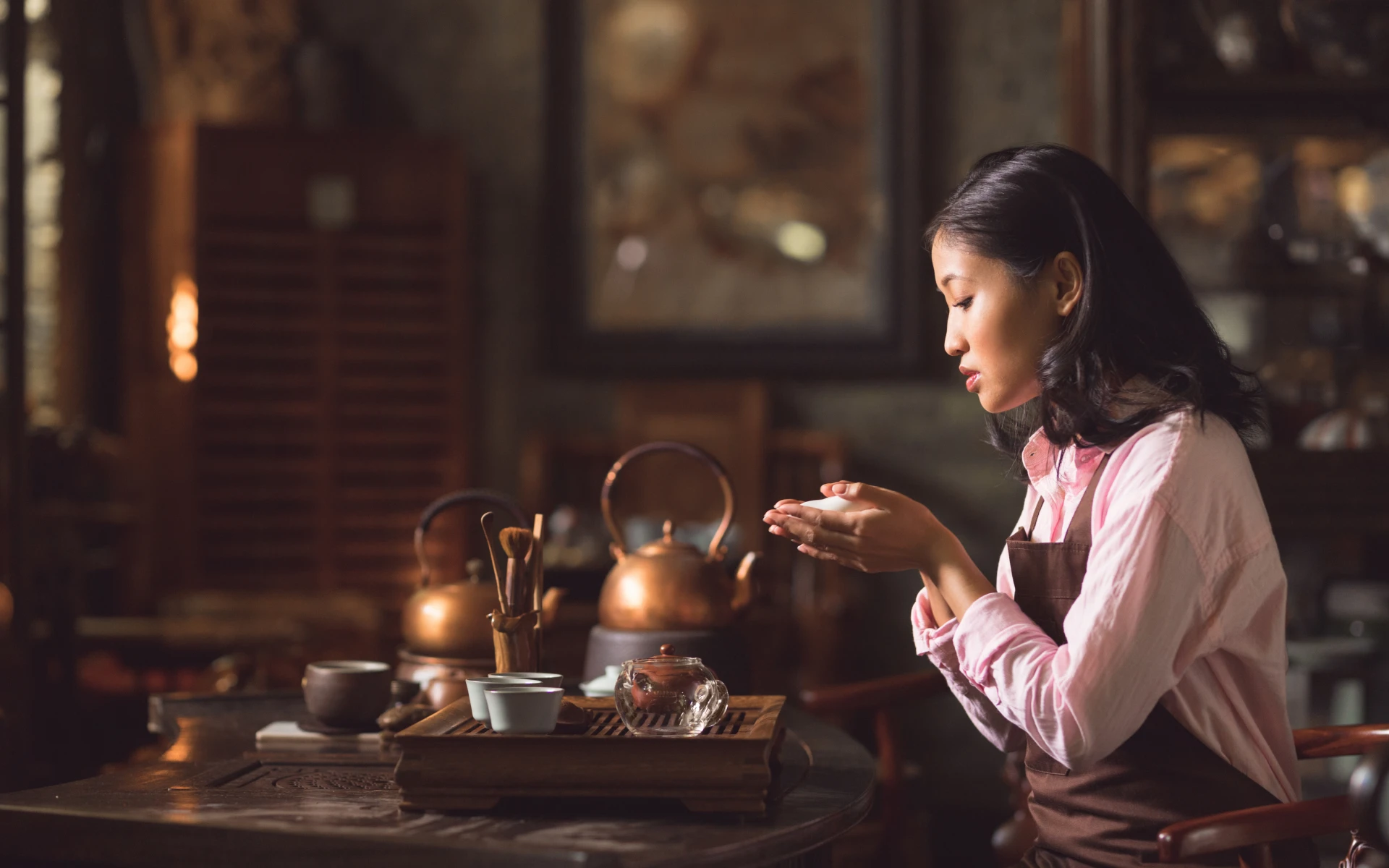 Lire la suite à propos de l’article Les Meilleurs Thés Chinois : Guide Complet des Thés Noirs, Verts et Oolong